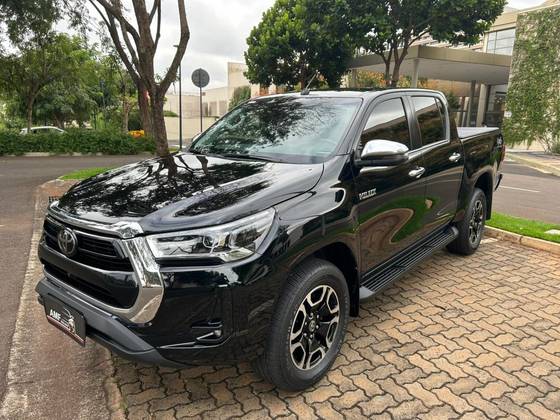 TOYOTA HILUX 2.8 D-4D TURBO DIESEL CD SRX 4X4 AUTOMÁTICO